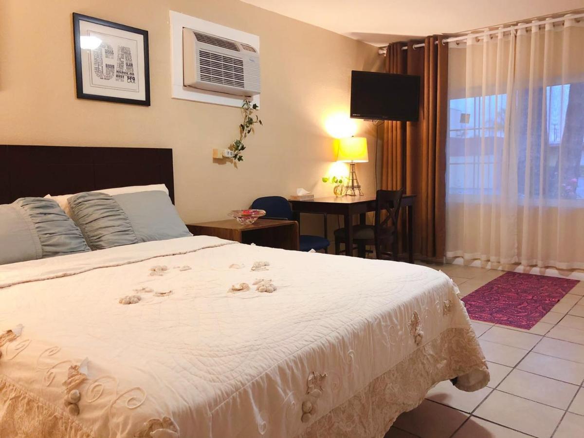 Royal Inn And Suites Хемет Экстерьер фото