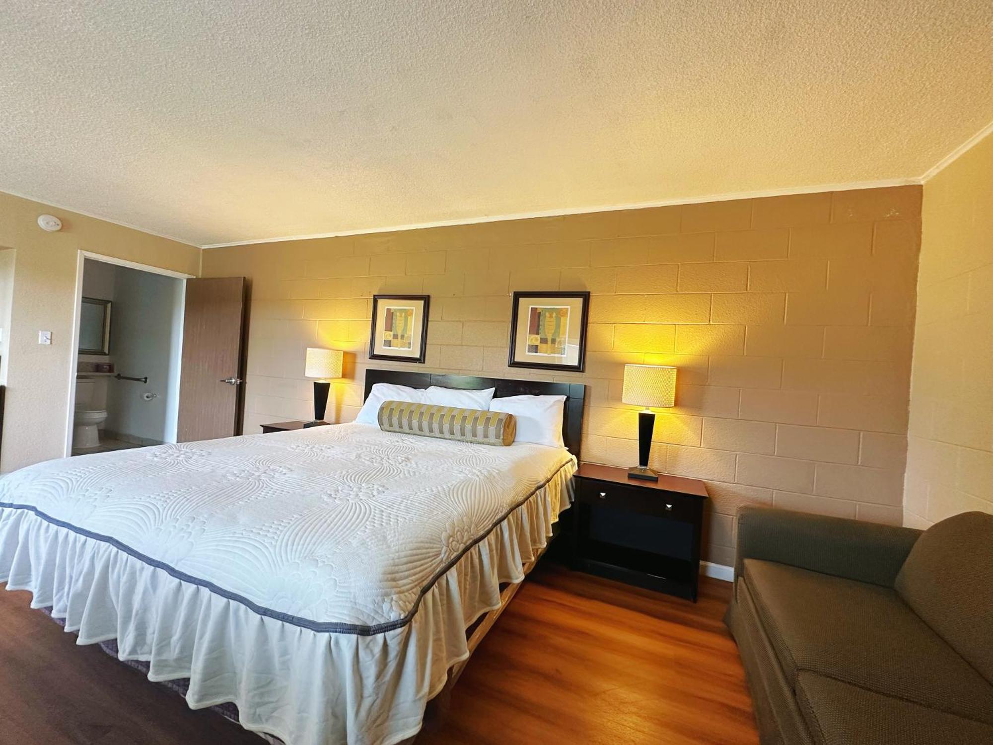 Royal Inn And Suites Хемет Экстерьер фото
