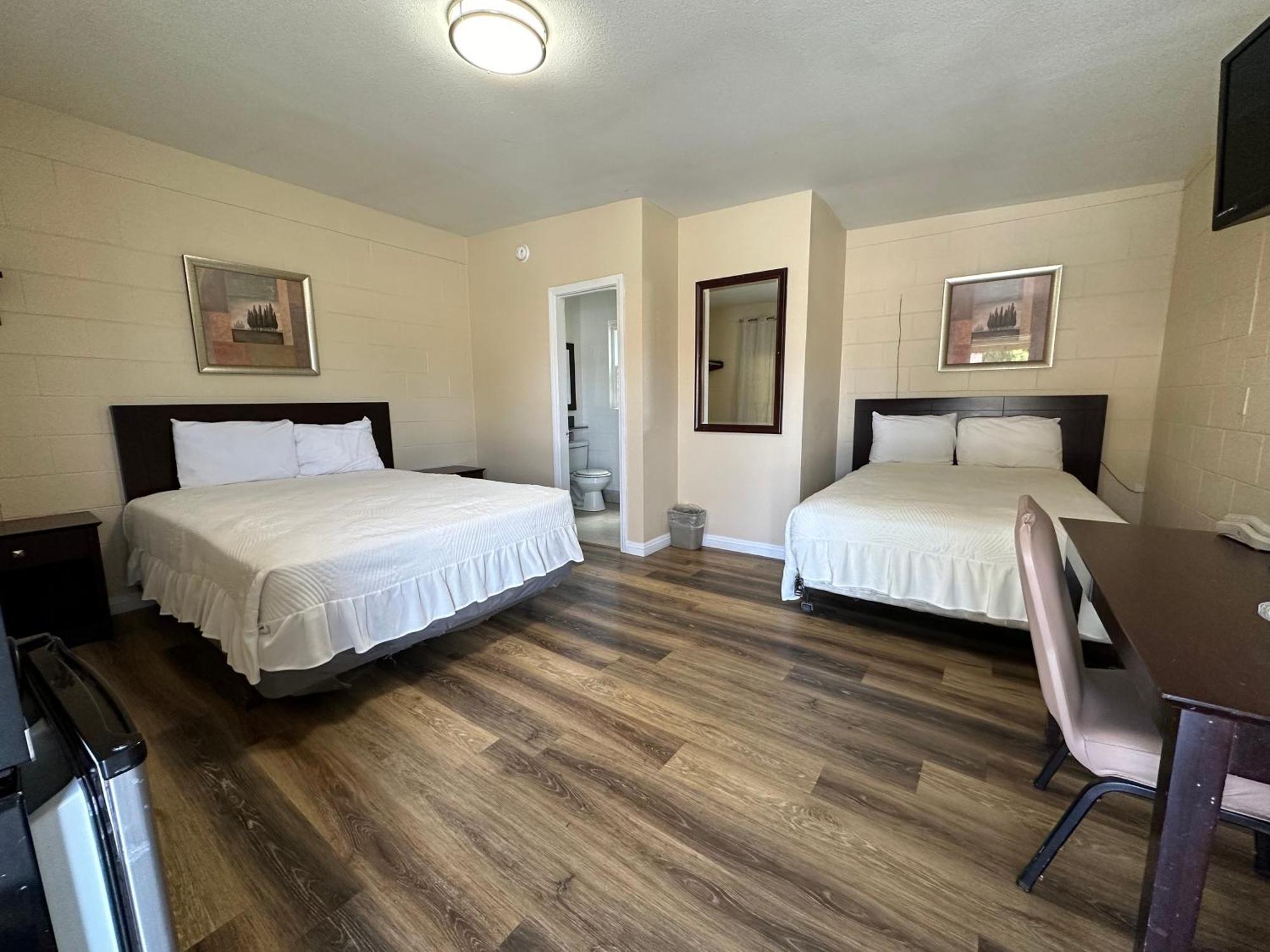 Royal Inn And Suites Хемет Экстерьер фото