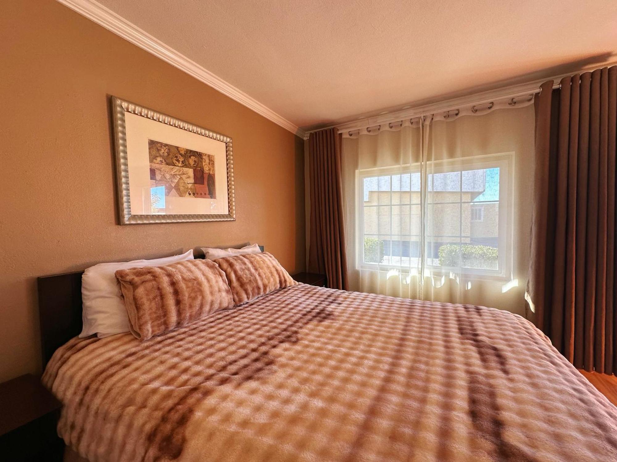 Royal Inn And Suites Хемет Экстерьер фото