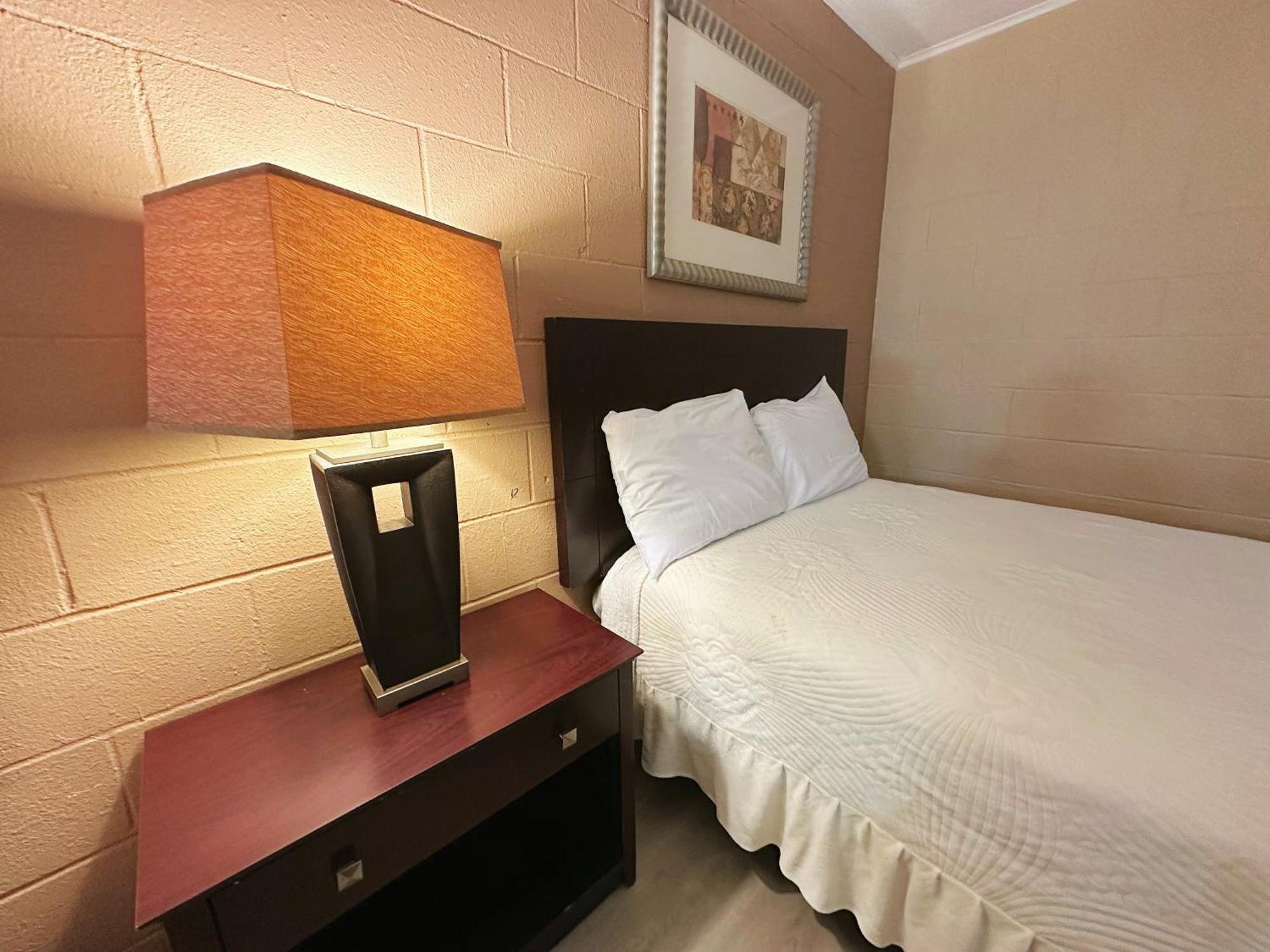 Royal Inn And Suites Хемет Экстерьер фото