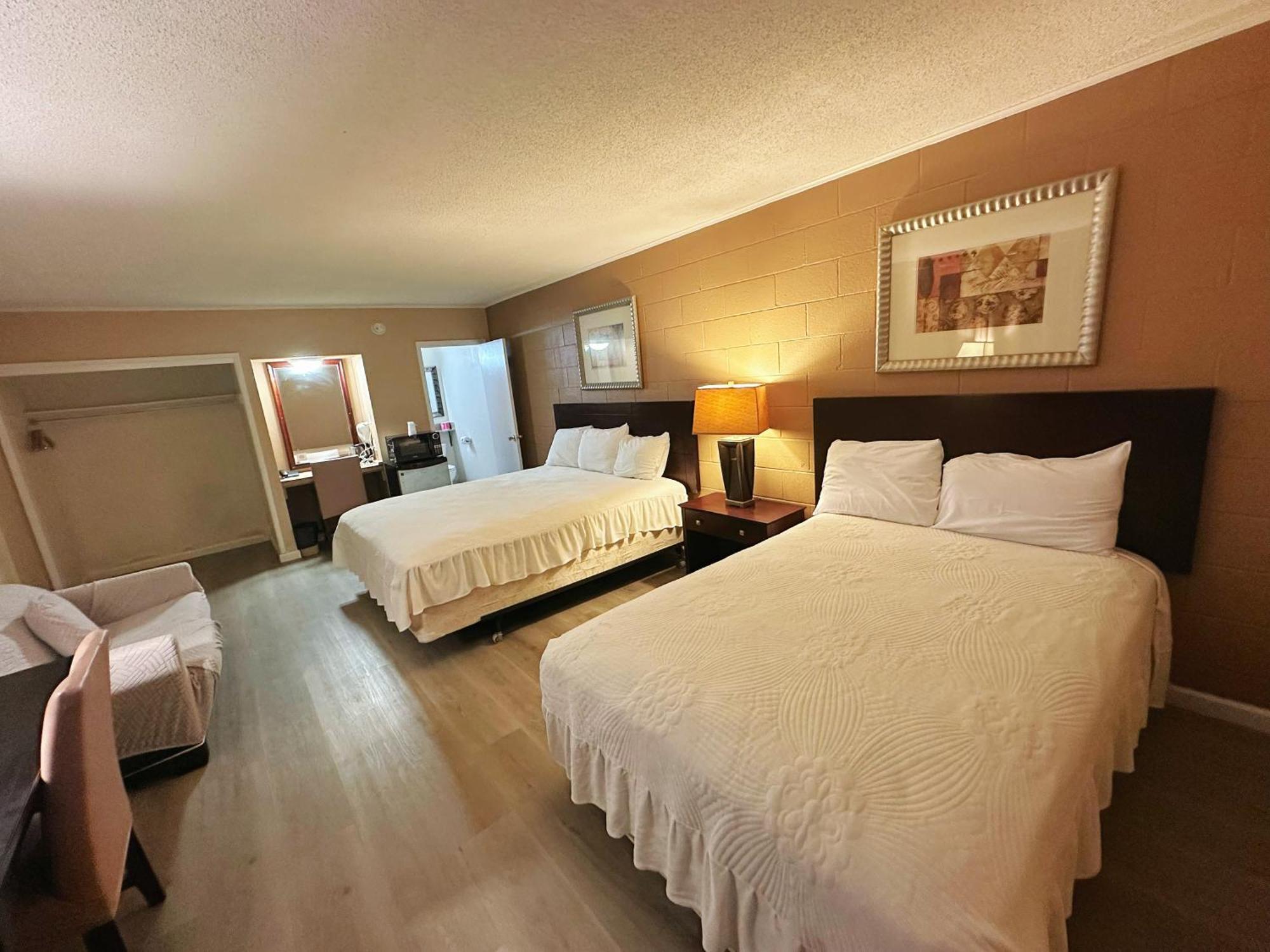 Royal Inn And Suites Хемет Экстерьер фото