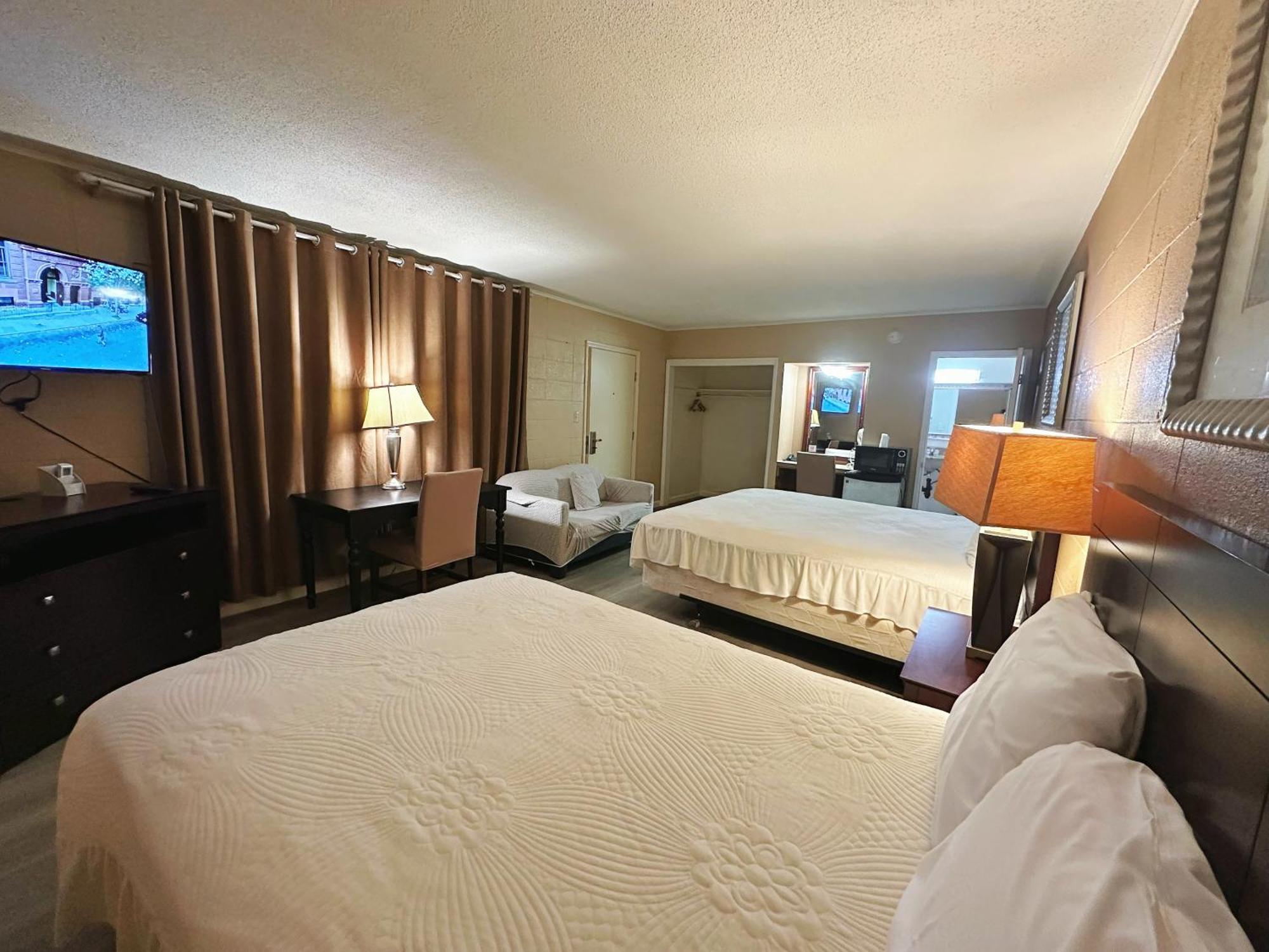 Royal Inn And Suites Хемет Экстерьер фото
