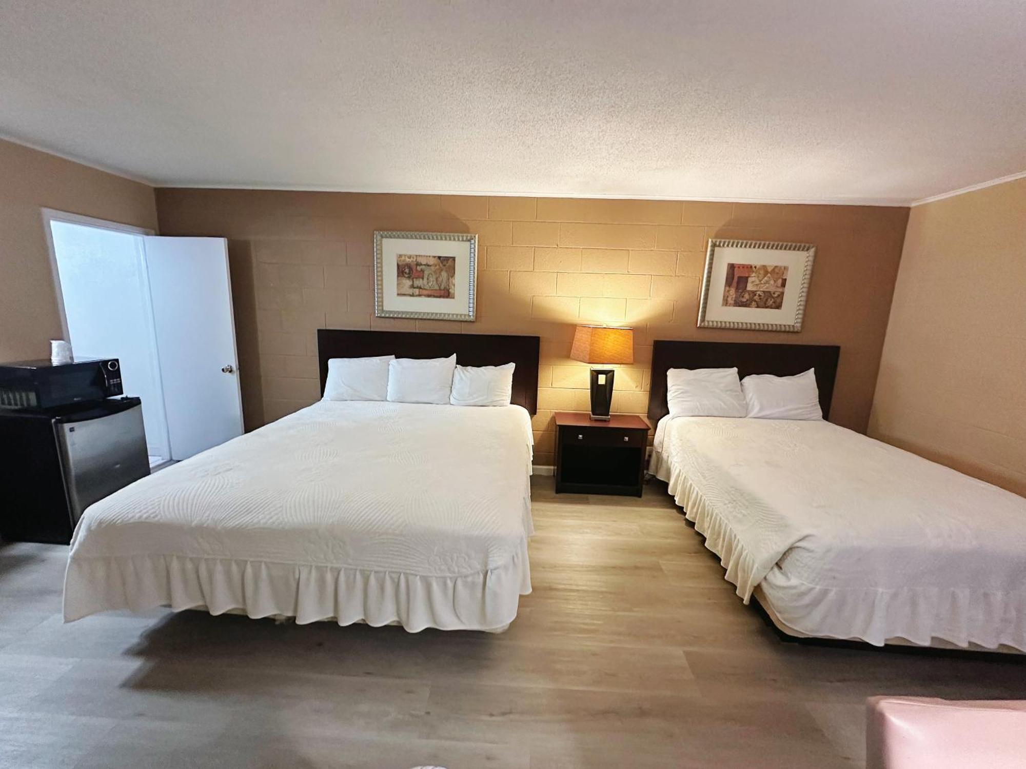 Royal Inn And Suites Хемет Экстерьер фото