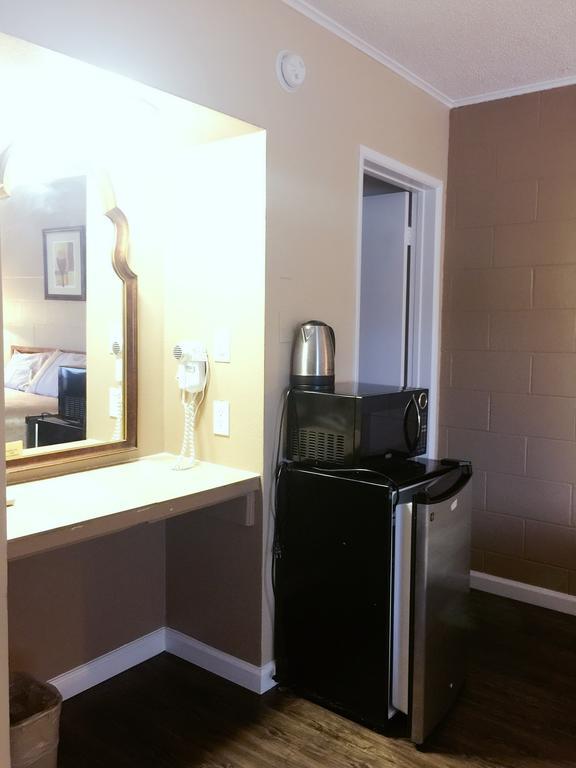 Royal Inn And Suites Хемет Экстерьер фото