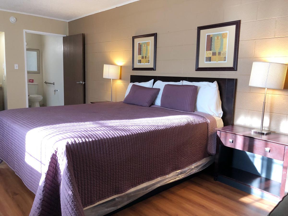 Royal Inn And Suites Хемет Экстерьер фото