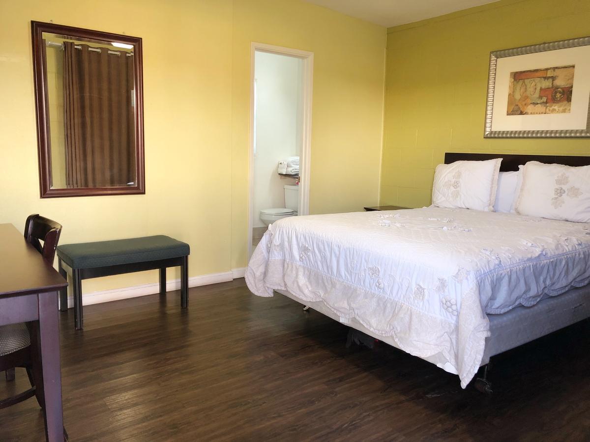 Royal Inn And Suites Хемет Экстерьер фото