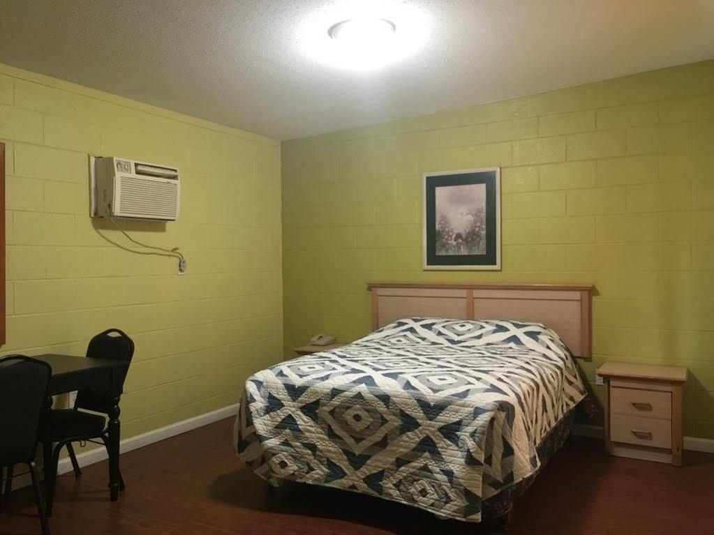 Royal Inn And Suites Хемет Экстерьер фото
