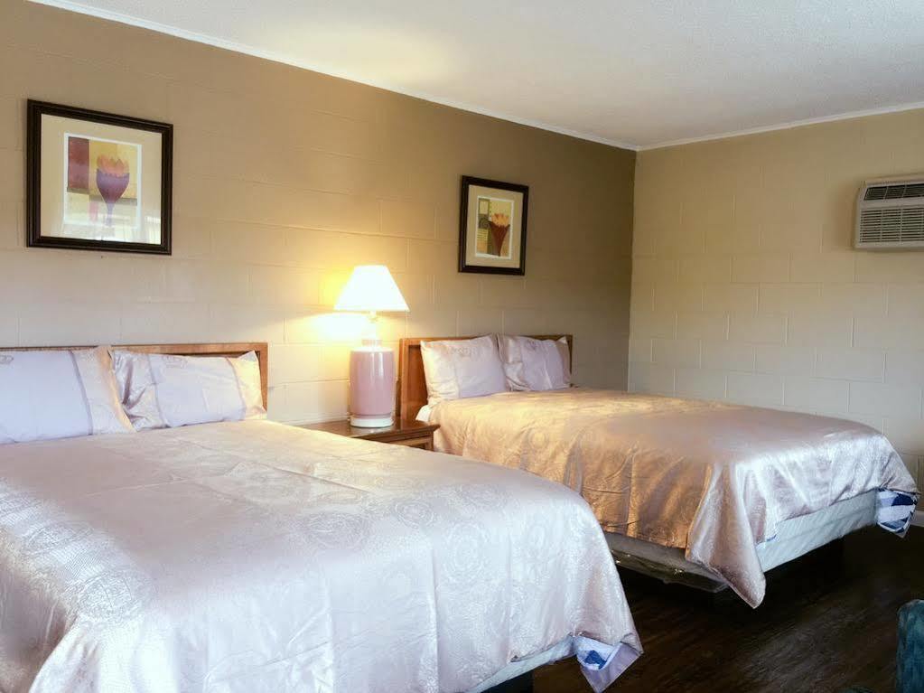 Royal Inn And Suites Хемет Экстерьер фото