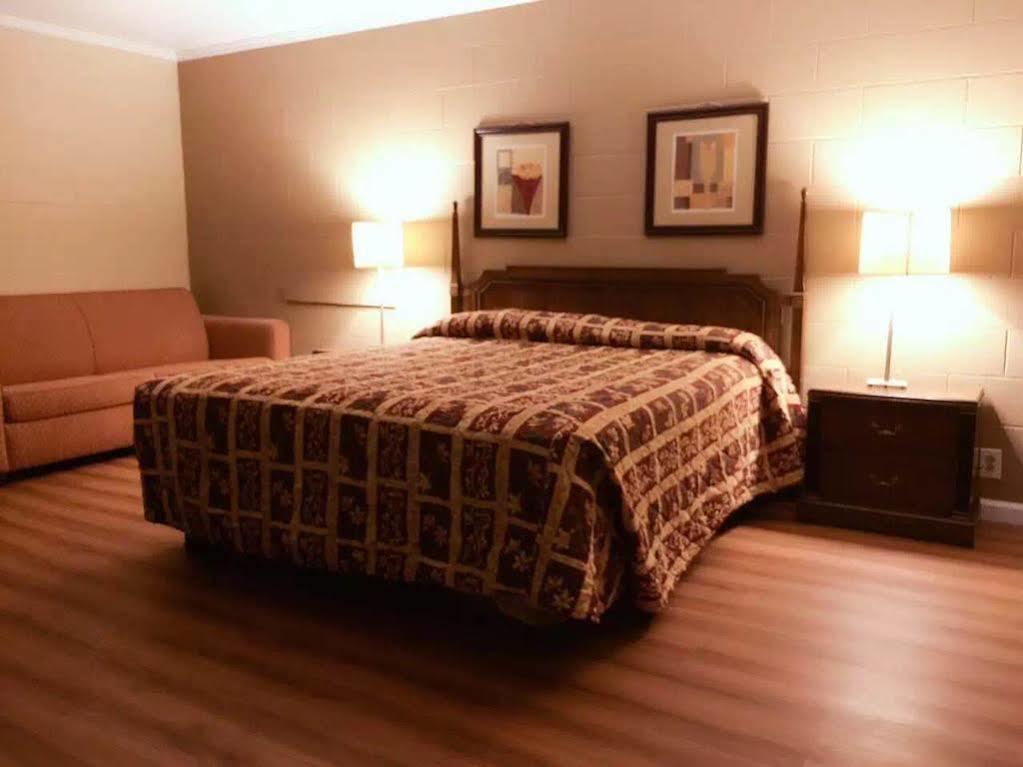 Royal Inn And Suites Хемет Экстерьер фото